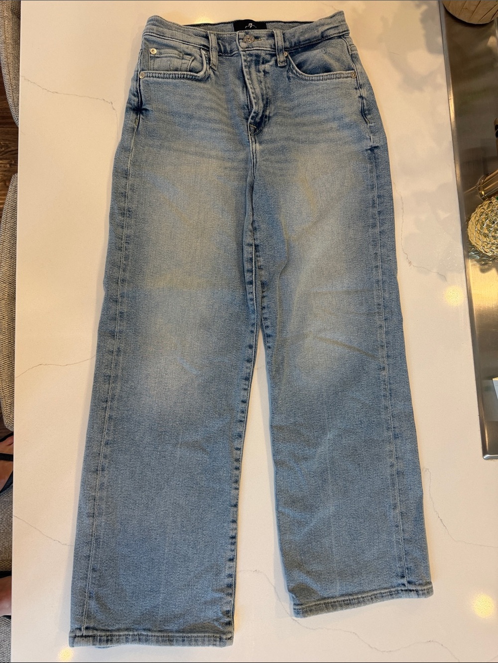 7 For All Mankind Cropped Alexa in Must